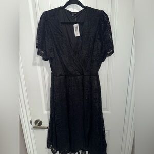 **** Price Drop**** 👍 Torrid Black Lace Faux Wrap Midi Dress